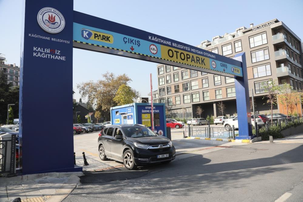 Kağıthane’de Otopark Hamlesi Trafiği Rahatlattı, Sosyal Alanlar da Kazandırıldı